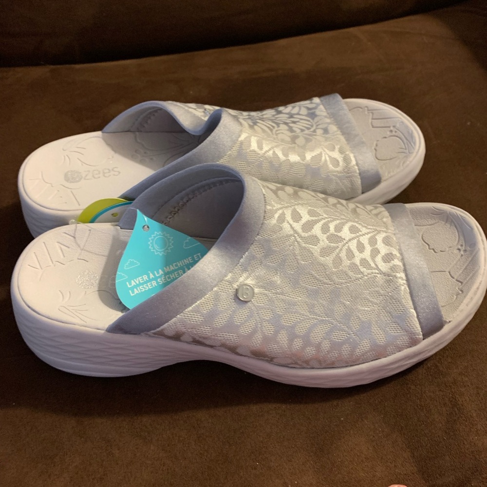 NWB: BZees Sandal with Cloud Technology- 10W Size - Picture 3 of 10
